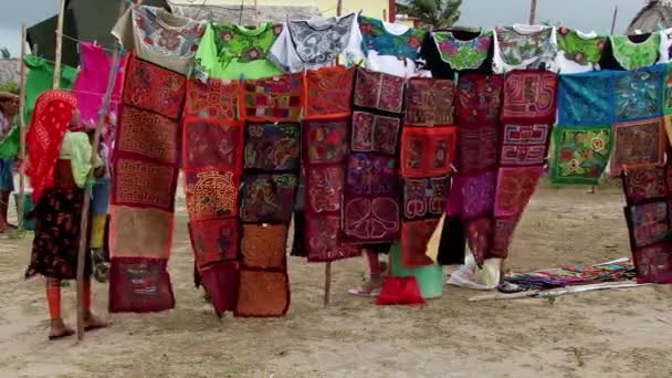 Coloridas Molas Guna Indígena Venta Soplando Viento Porvenir Las Islas — Vídeos de Stock