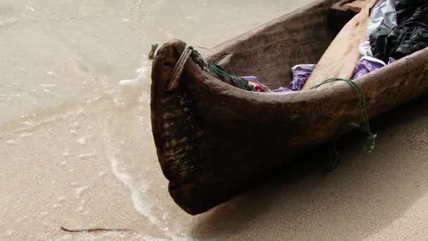 Tradizionale Canoa Guna Indigena Sulla Spiaggia Porvenir Nelle Isole San — Video Stock