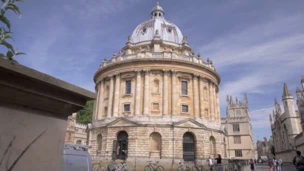 Cámara Desliza Detrás Del Zócalo Radcliffe Camera Oxford Una Soleada — Vídeos de Stock