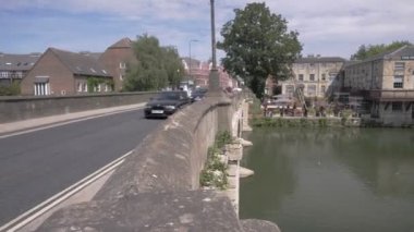 Oxford 'da River Pub Başkanı Folly Köprüsü 'nden Thames genelinde Pan 