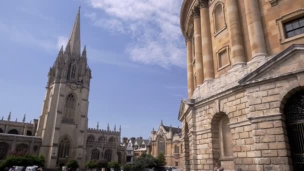 の聖マリア教会からのパンラドクリフ スクエア オックスフォードのカメラ — ストック動画