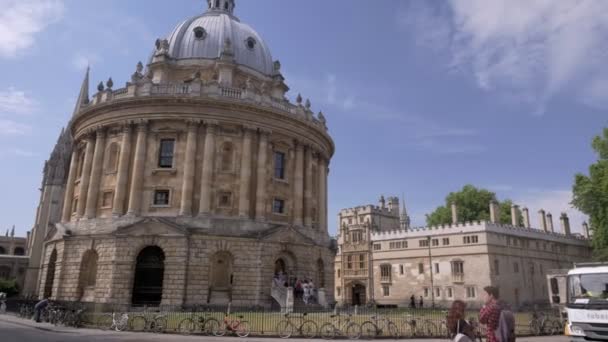 Radcliffe Square Oxford Genelinde Radcliffe Kamera Ile Merkezinde Pan Güneşli — Stok video