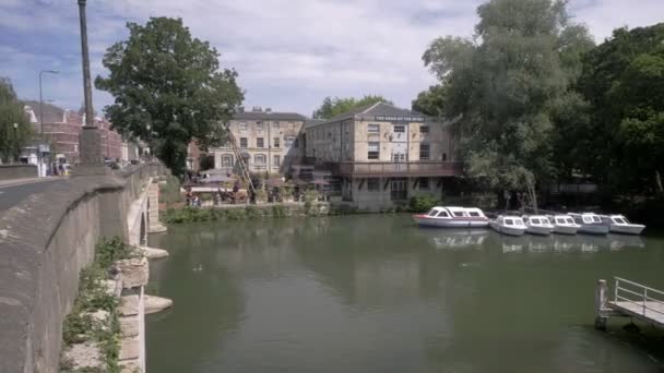 Pante Přes Temži Bláznského Mostu Čela Říční Hospody Oxfordu — Stock video