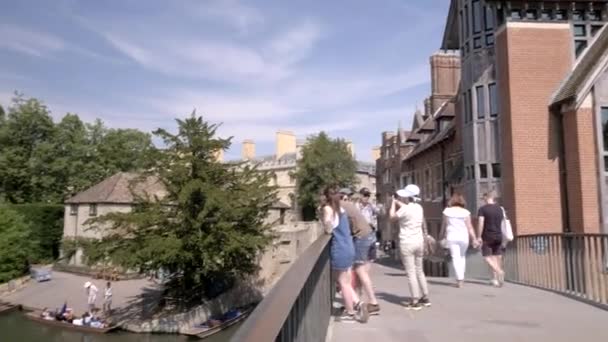 Pan Tilt Turisták Punts Cam Folyón Cambridge Mellett Trinity College — Stock videók