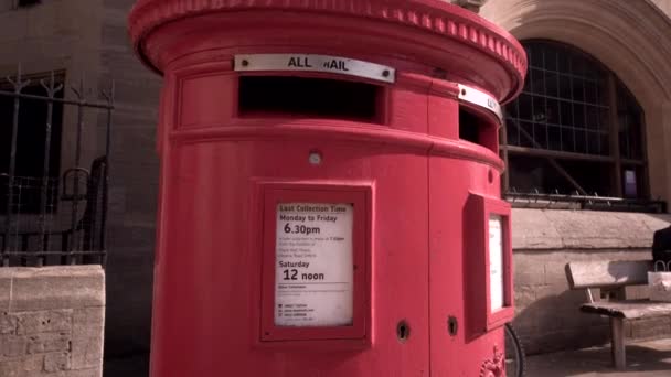 Câmera Sobe Por Trás Tradicional Caixa Postal Britânica Oxford — Vídeo de Stock