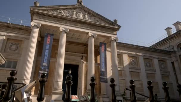 Cámara Desciende Fachada Del Museo Ashmolean — Vídeos de Stock