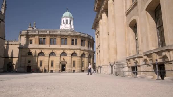 Ascenso Desde Ángulo Bajo Patio Del Teatro Sheldonian — Vídeos de Stock