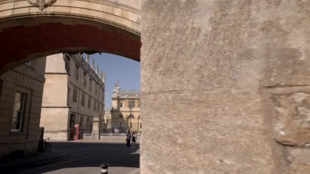 Câmera Desliza Para Revelar Arco Hertford Bridge Sheldonian Theatre — Vídeo de Stock