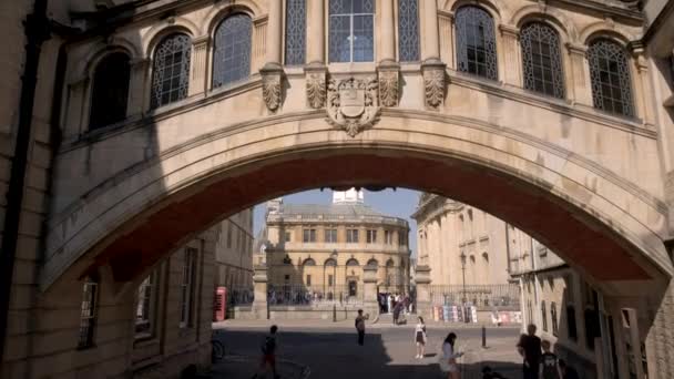 Cámara Desciende Desde Puente Hertford Teatro Sheldonian — Vídeos de Stock