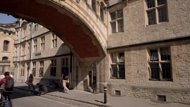 Kantel Omhoog Naar Boog Van Hertford Bridge Oxford — Stockvideo