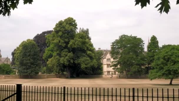 Pan Från Christ Church Cathedral Till Merton College Oxford — Stockvideo