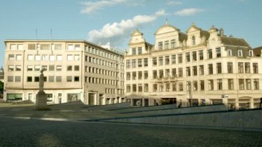 Modern meydanın geniş statik çekim, Brüksel'de Place de l'Albertine 