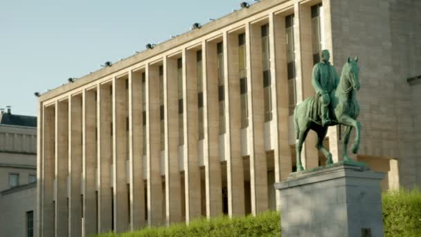 Imagem Estática Estátua Rei Alberto Com Biblioteca Real Bélgica — Vídeo de Stock