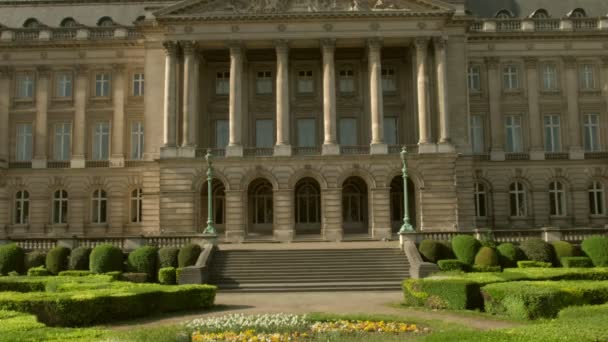 Statická Střela Před Královským Palácem Bruselu Palácové Zahrady Jsou Vpředu — Stock video