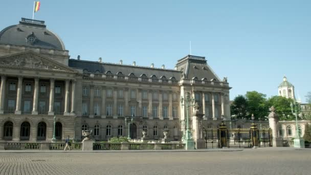 Slow Pan Wide Facade Royal Palace Brussels Clear Spring Morning — Stock Video