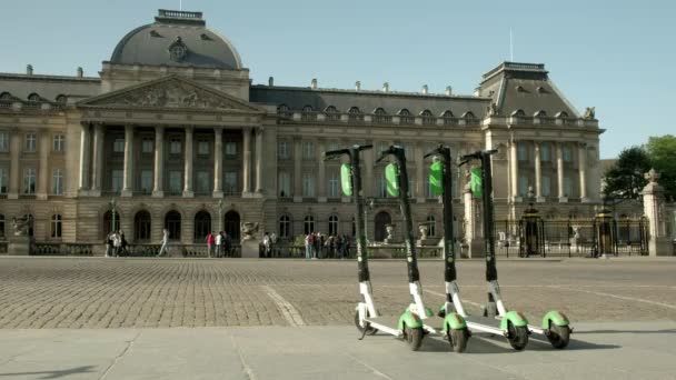 Bruxelles Belgique Avril 2019 Plan Large Statique Quatre Scooters Électriques — Video