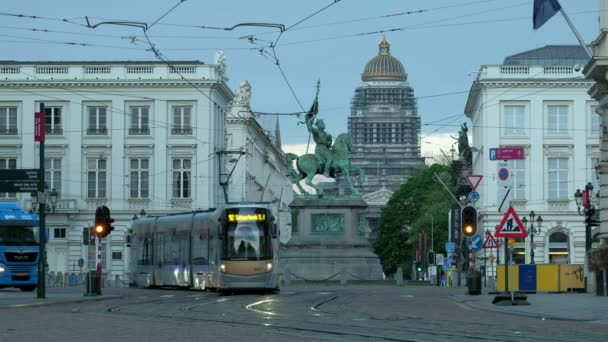 Brussels Belgium 26Th April 2019 Dawn Shot Modern Tram Rue — Stock Video