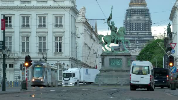 Bryssel Belgien April 2019 Gryning Skott Modern Spårvagn Rue Royale — Stockvideo