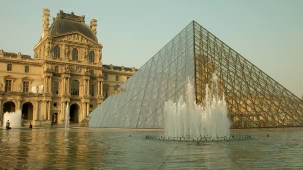 Paříž Francie Dubna 2019 Široký Ranní Výstřel Louvre Pyramid Fontány — Stock video