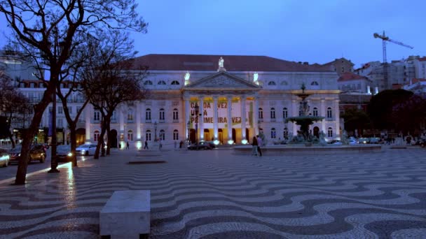 Statyczny Strzał Placu Króla Pedro Fontanną Brązu Teatru Narodowego Dona — Wideo stockowe