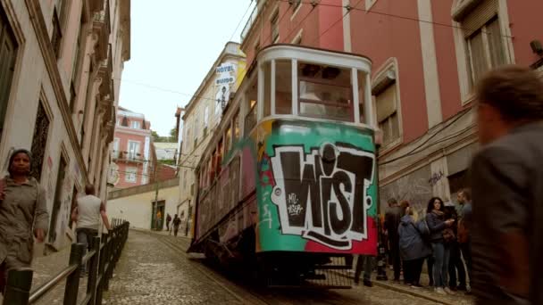 Lizbona Portugalia Maja 2019 Gloria Funicular Wspina Się Nowych Turystów — Wideo stockowe