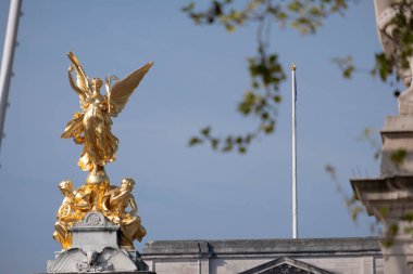 Victoria Memori'nin tepesinde kanatlı zafer heykeli