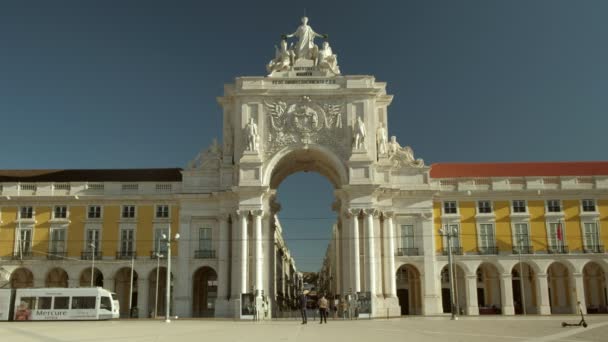 포르투갈 리스본에 오거스타 부분에서 바라본 관광객들 사진을 있습니다 — 비디오