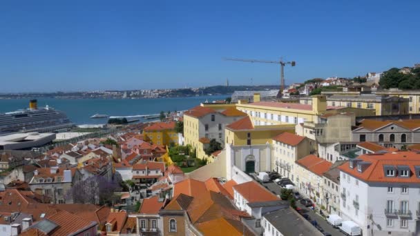 Statische Aufnahme Der Dächer Des Alfama Distrikts Lisbon Während Eine — Stockvideo