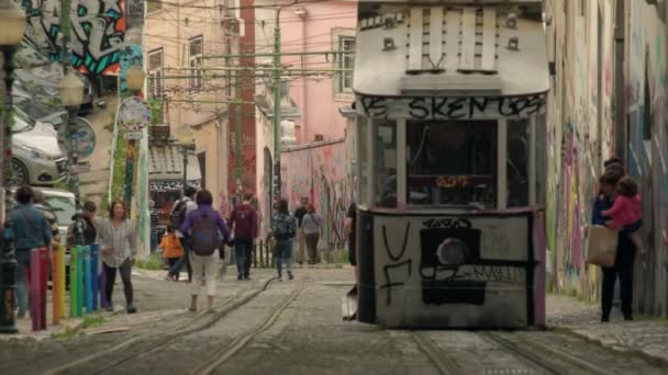 グロリアケーブルカーの長いクリップリスボンのCalada Daグロリア登山ポルトガル — ストック動画