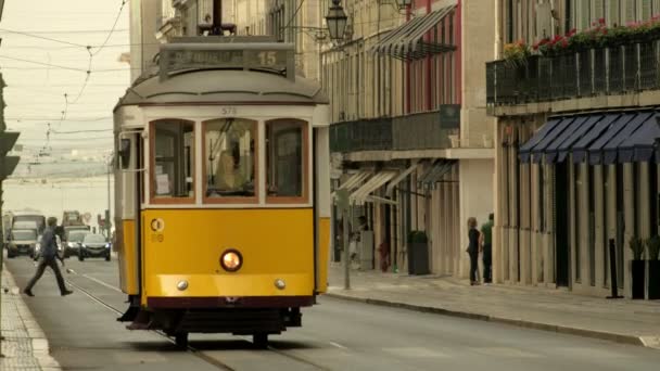 Telephoto Clip Traditional Old Lisbon Tram Drives Rua Prata Central — Stock Video