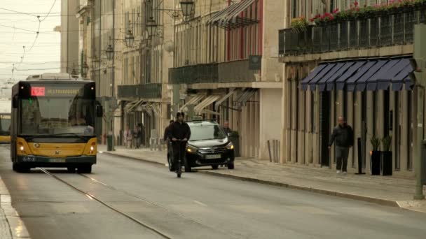 Teleobiektyw Nowoczesnego Autobusu Numer 794 Podjeżdża Pod Rua Prata Centrum — Wideo stockowe