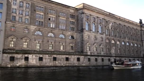 Tour Boats Pass River Spree Bode Musuem — Stock Video