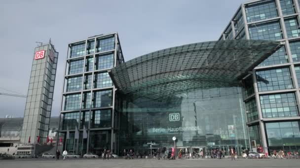Sartén Lenta Través Berlín Hauptbahnhof Una Tarde Inviernos — Vídeo de stock