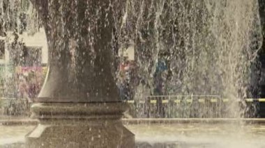 Frankfurt 'ta fıskiye ve maraton koşucularının ultra yavaş çekim klibi