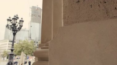 Kamera 2023 maratonunda Frankfurt 'un sisli bir siluetini gözler önüne seriyor.