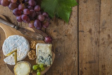 Çeşitli Fransız peynir kesme tahtası, vintage bıçak, g