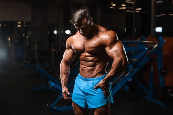 Bonito Jovem Ajuste Muscular Caucasiano Homem Treinamento Treino Aparência Modelo — Fotografia de Stock