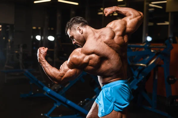 Bonito Jovem Ajuste Muscular Caucasiano Homem Treinamento Treino Aparência Modelo — Fotografia de Stock