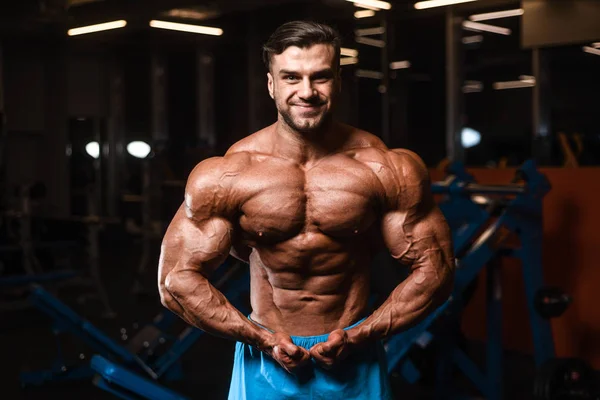 Stilig Ung Vältränad Muskulös Kaukasiska Man Modell Utseende Träning Träning — Stockfoto
