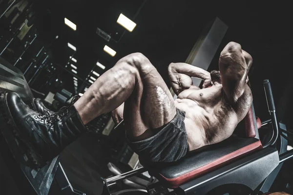 Beau Caucasien Muscle Homme Modèle Apparence Séance Entraînement Dans Gymnase — Photo