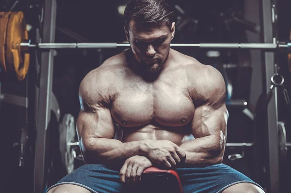 Schöner Muskulöser Kaukasier Mit Model Aussehen Bodybuilder Workout Fitnessstudio Brustmuskeln — Stockfoto