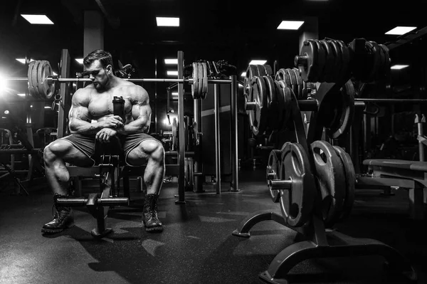 Brutal Sexy Stark Bodybuilder Athletische Fitness Mann Pumpt Bauchmuskeln Workout — Stockfoto
