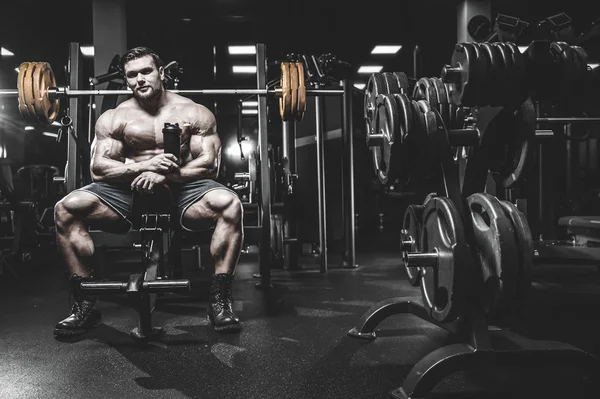 Guapo Caucásico Músculo Hombre Modelo Apariencia Entrenamiento Gimnasio Entrenamiento Piernas — Foto de Stock