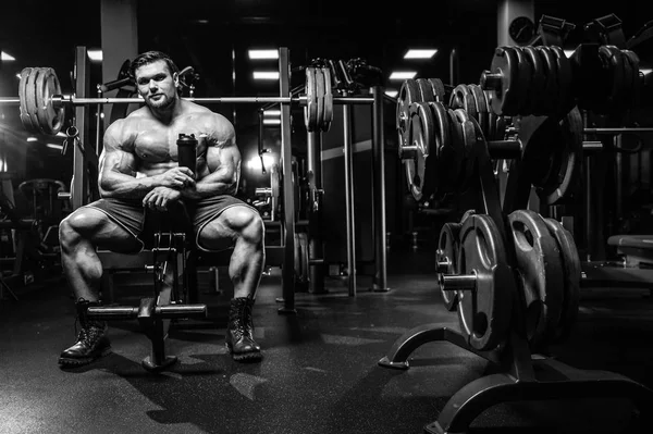 Bonito Homem Muscular Caucasiano Treino Aparência Modelo Pernas Treinamento Ginásio — Fotografia de Stock