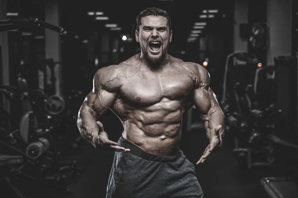 Brutal Sexy Silny Kulturysta Atletyczny Fitness Człowiek Pompowanie Mięśnie Brzucha — Zdjęcie stockowe
