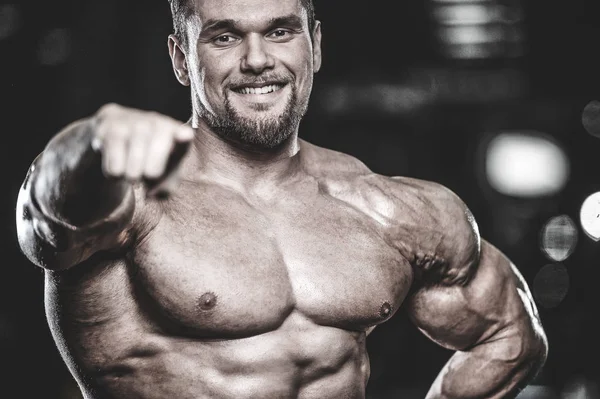 Brutal Sexy Stark Bodybuilder Athletische Fitness Mann Pumpt Bauchmuskeln Workout — Stockfoto