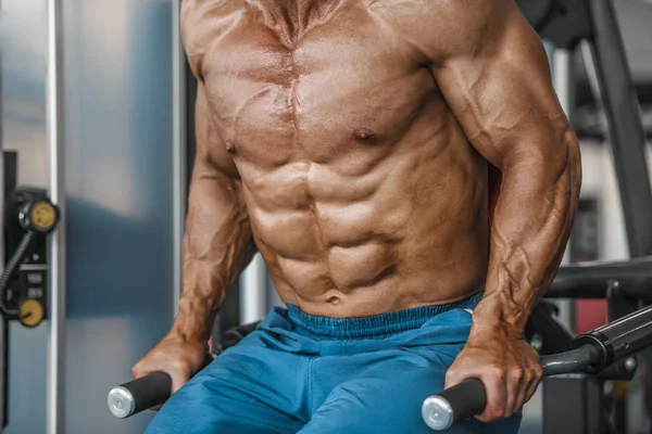 Brutal Stark Bodybuilder Athletisch Gealtert Mann Pumpt Muskeln Workout Bodybuilding — Stockfoto