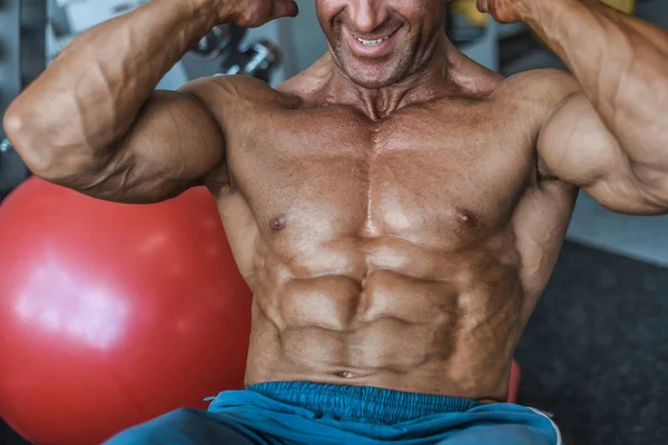 Brutal Stark Bodybuilder Athletisch Gealtert Mann Pumpt Muskeln Workout Bodybuilding — Stockfoto