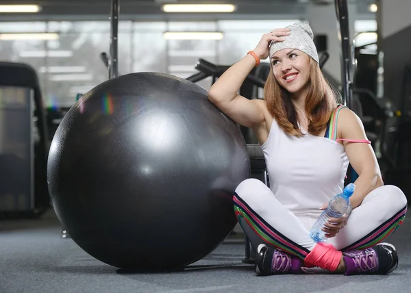 Hermosa Fuerte Sexy Atlético Muscular Joven Caucásico Fitness Girl Entrenamiento —  Fotos de Stock