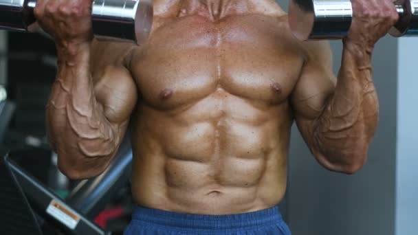Brutal Stark Bodybuilder Athletischer Mann Der Muskeln Hochpumpt Workout Bodybuilding — Stockvideo